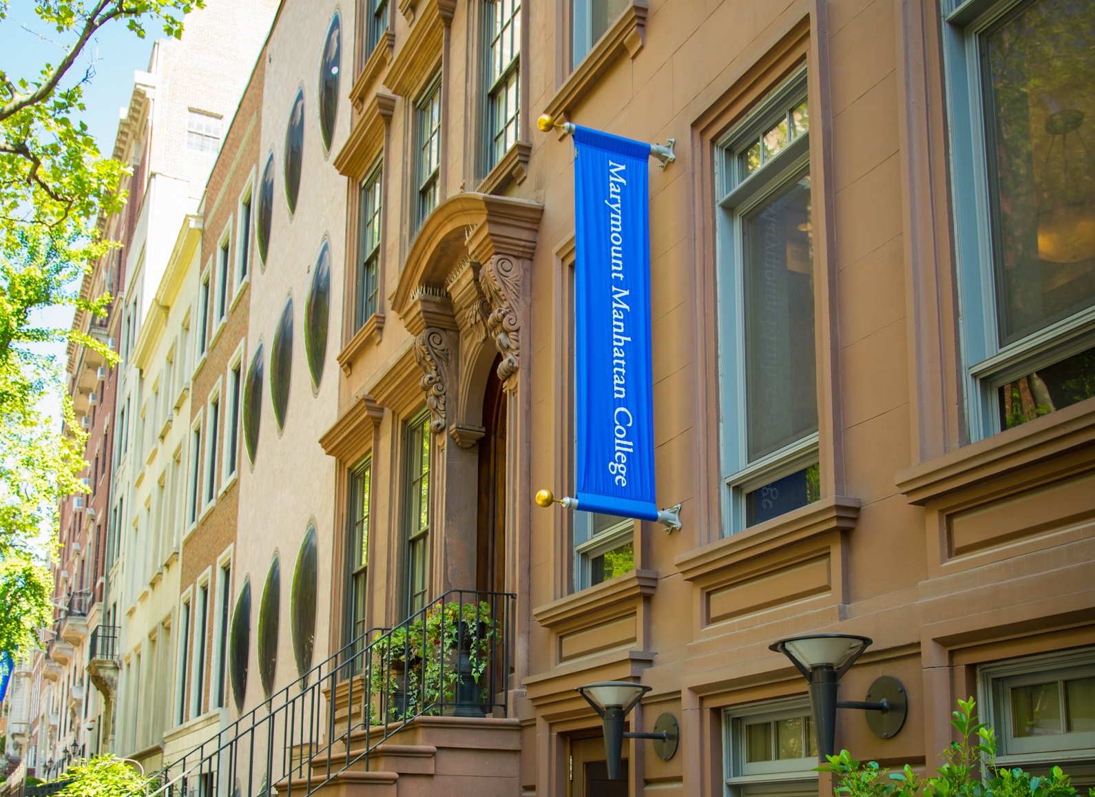 MMC's Faculty Center, located a few doors down from MMC's Carson Hall on 71st street, houses offices for full-time faculty in t...