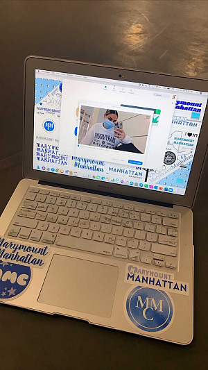 Taylor Rifkin '24 attending class remotely.